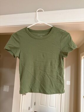 American Eagle Outfitters Olive Crewneck Short-Sleeve Tee